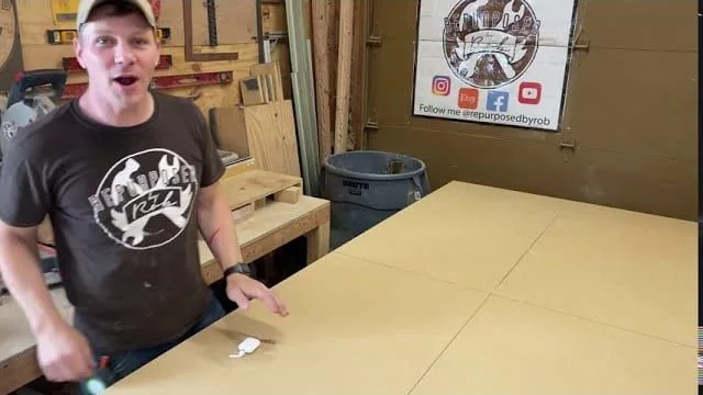 Still from the film “An elliptical oval table in maple”.